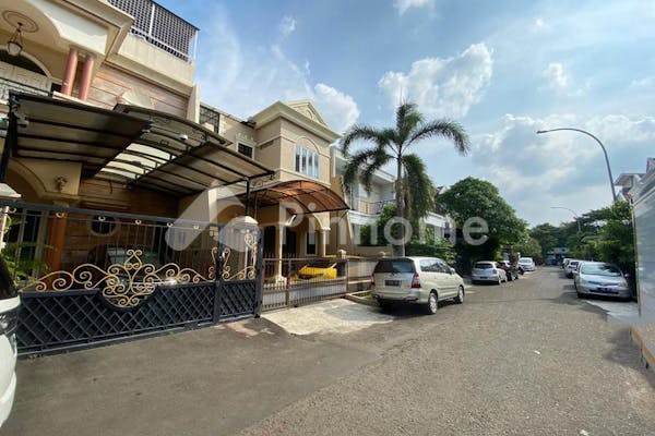 dijual rumah lokasi strategis di taman permata buana  jalan kembangan raya - 1