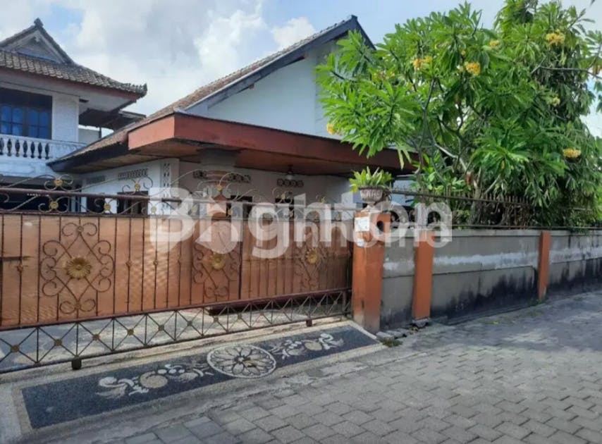 Dijual Rumah  Tinggal 2lt Kawasan Strategis di  Gatot 