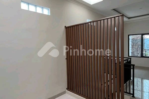 dijual rumah 2 lantai bagus   nyaman di perumahan poris indah - 3