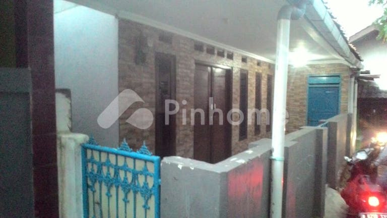 dijual rumah strategis lingkungan asri di jalan timbul - 2