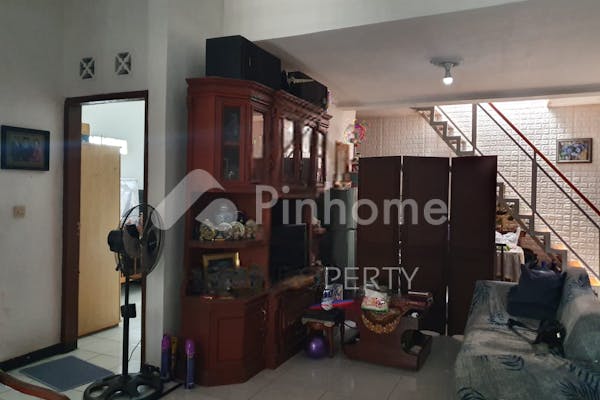 similar property dijual rumah cantik komplek ciwastra indah di buahbatu  margacinta - 5