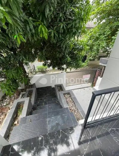 dijual rumah baru di jln alam elok  view hotel intercontinental di pondok pinang - 7