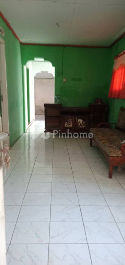 dijual rumah 3kt 200m2 di jalan raya mareleng - 4