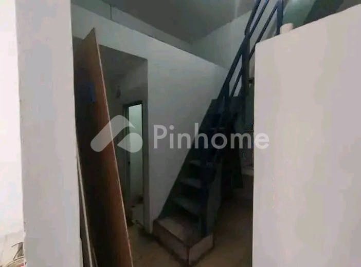 dijual rumah area pasar sangat strategis di jl  ampera besar - 6