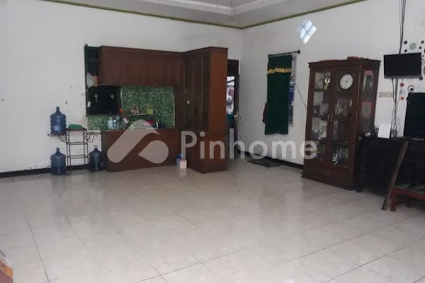 dijual rumah tengah kota   harga ambyar  di bumi - 4