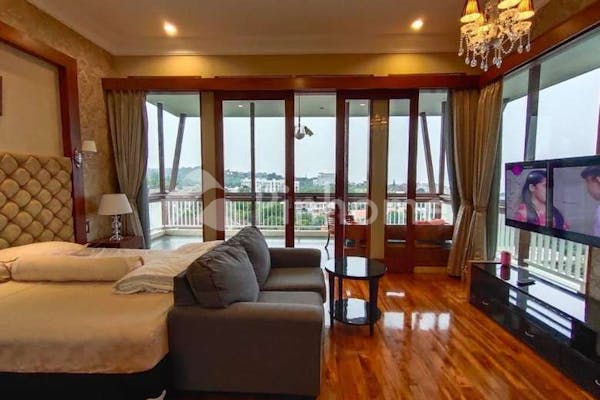 dijual rumah mewah lokasi bagus di resort dago pakar - 8