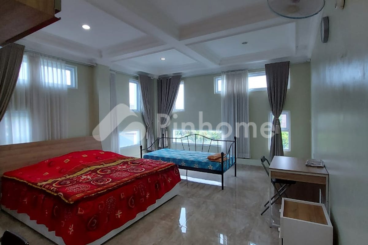 similar property dijual rumah siap huni dekat rs di perumahan graha bintaro jl  graha raya bintaro - 11