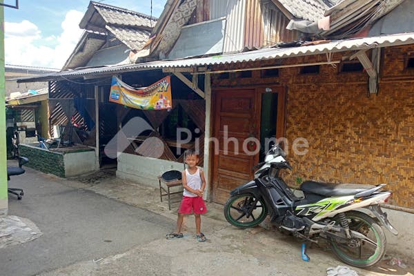 dijual tanah residensial   rumah induk   12pintu kntrkn di jl baru - 1