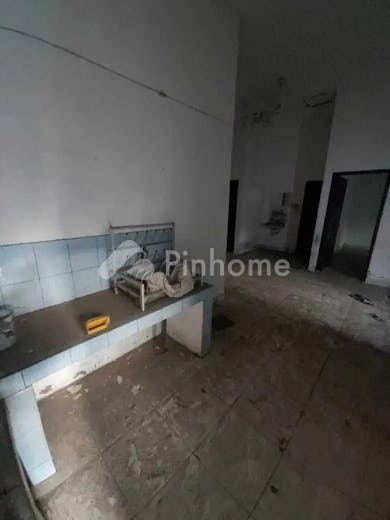 dijual rumah lokasi strategis dekat mall di jalan ploso timur - 5