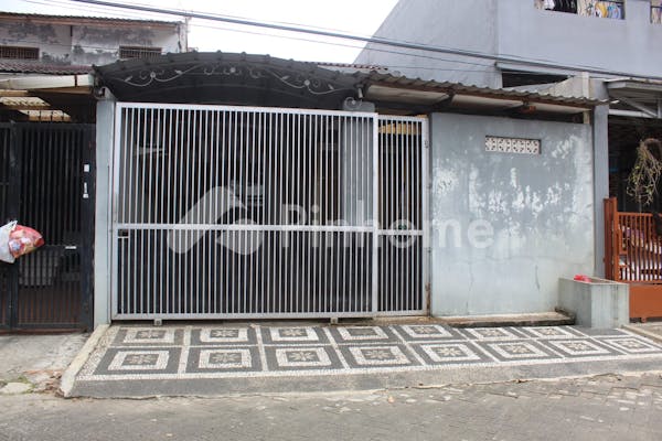 dijual rumah siap huni di jl abiyasa raya no  82 - 1