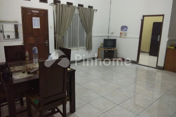 dijual rumah super strategis di jalan veteran gang keramik no  7 - 3