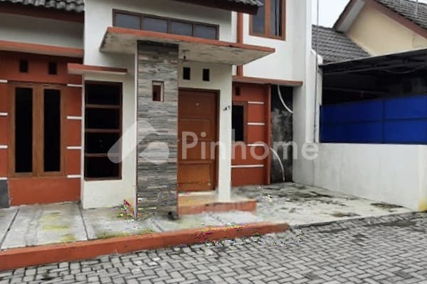 dijual rumah second 2 lantai di jl brigjen katamso kartasura - 1