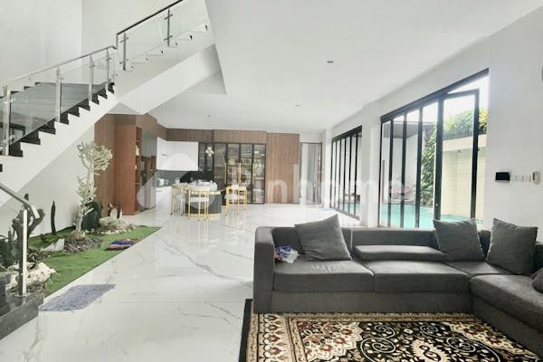 dijual rumah villa mewah 4 lantai full furnished super strategis di denpasar bali di jl  tukad badung - 30