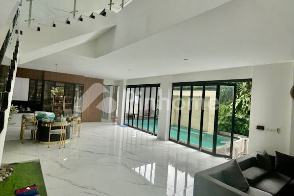 dijual rumah villa mewah 4 lantai full furnished super strategis di denpasar bali di jl  tukad badung - 31