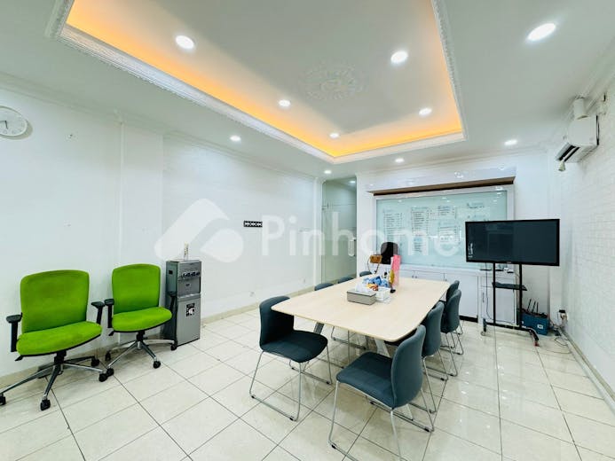 dijual ruko bagus di komplek ruko crown palace tebet jaksel di tebet - 29