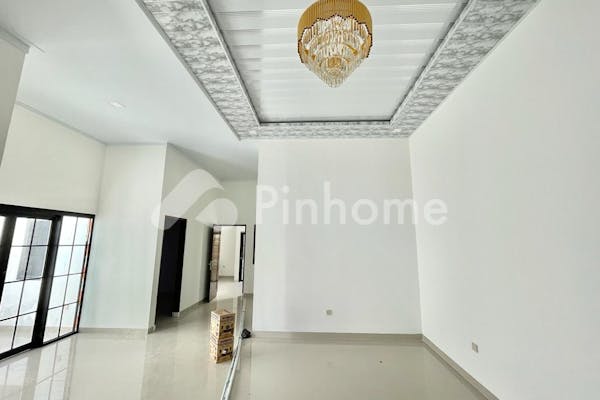 dijual rumah jl stella raya di stella permata residence - 8