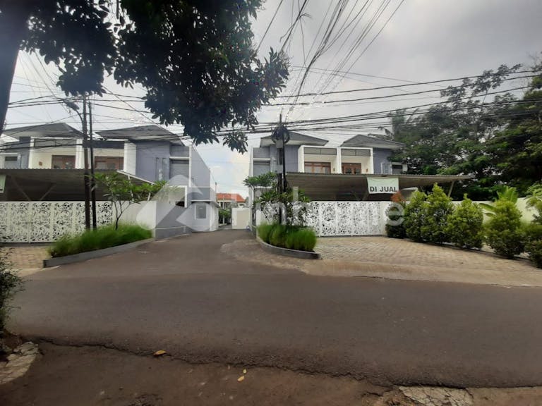 dijual rumah 4kt 105m2 di jl ciganjur - 2