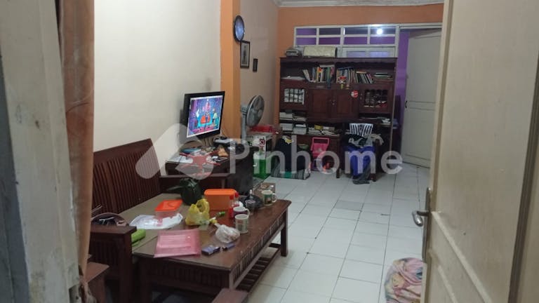 Dijual Rumah Lokasi Strategis Dekat Kota di Komplek Reni Jaya Pamulang - Gambar 2
