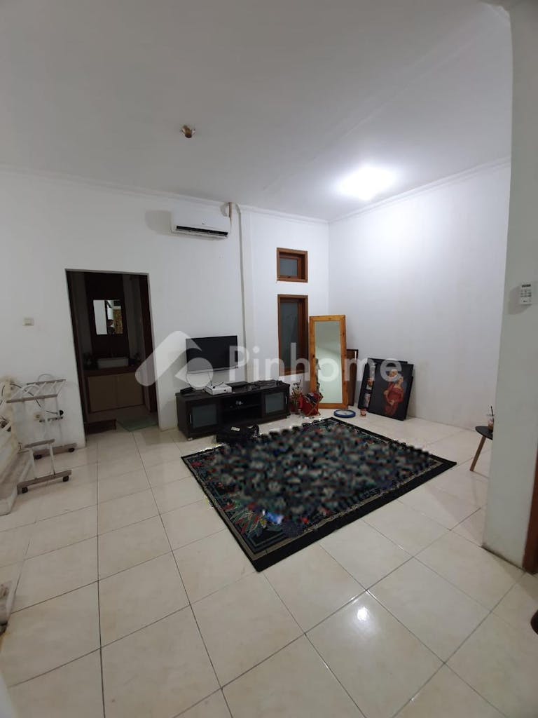 disewakan rumah furnished siap huni di turangga - 9