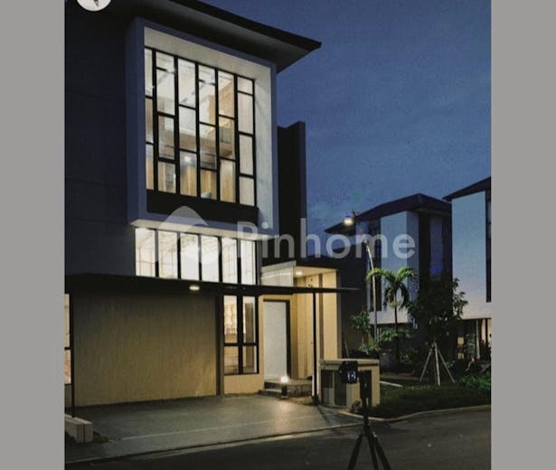 dijual rumah 3 lantai hoek full furnish semayang cluster asya di jgc - 1