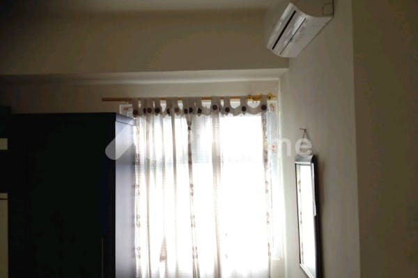 dijual apartemen 2br furnish siap huni murah di apartemen green pramuka - 2