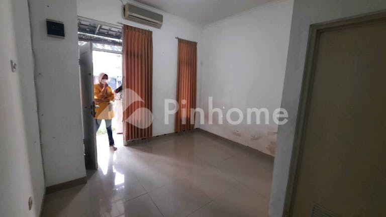 disewakan rumah siap huni dekat sekolah di serua residence - 3