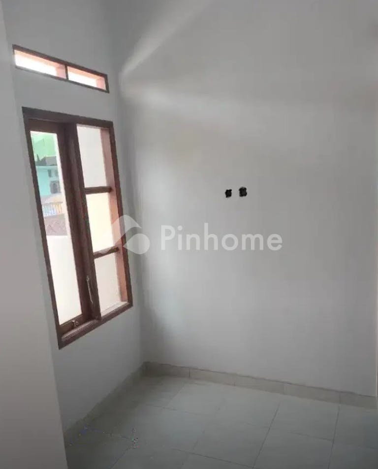 dijual rumah dekat stasiun di depok - 6