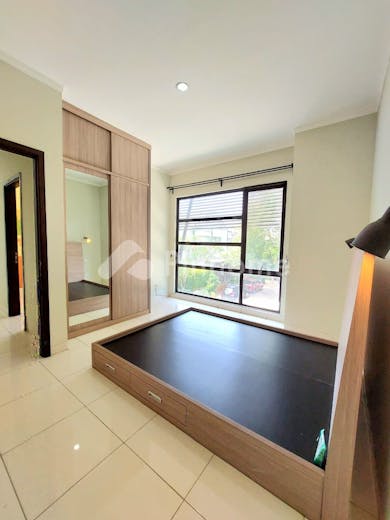 dijual rumah depan taman discovery bintaro 7012lasl di pondok aren - 8