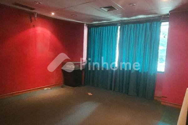 dijual ruko gedung 4 lantai tanah kotak di jl  johar - 2