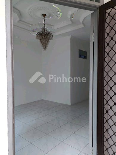 dijual rumah second di lokasi strategis pondok kelapa di jl lembah pinang blok i15 no 54 - 5