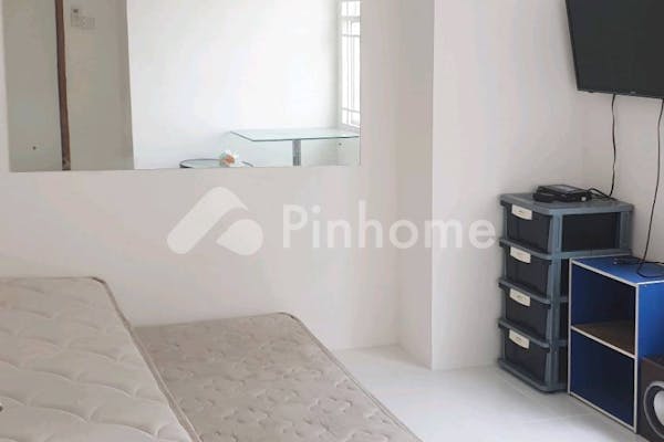 dijual apartemen full furnish murah di green park view - 9