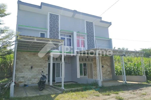 dijual rumah townhouse semi villa asri di karanganom - 1