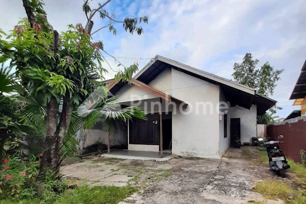 dijual rumah kawasan komersil lahan terluas di jalan yos sudarso - 1