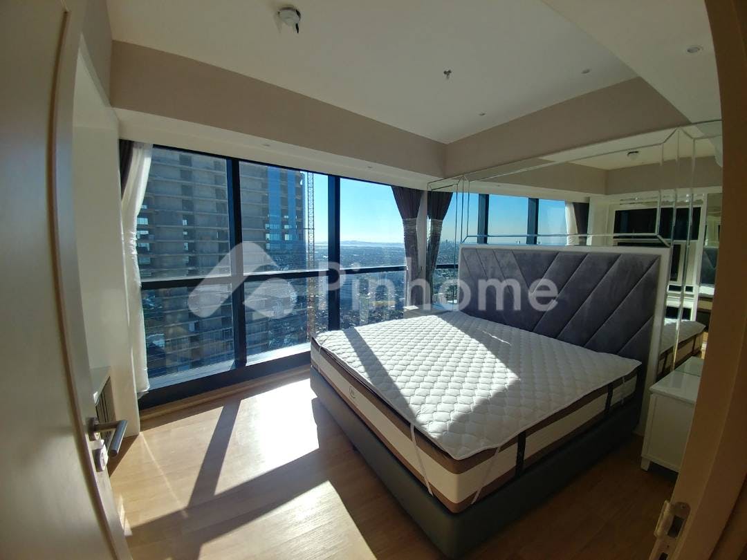 dijual apartemen full furnish siap huni di the peak residence  jl  embong malang - 3
