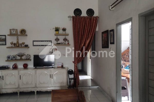 dijual rumah di jalan pimpinan - 8