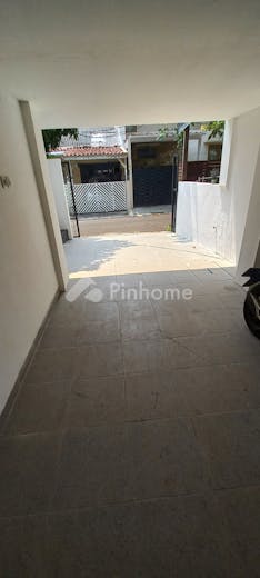 dijual rumah baru di jln alam elok  view hotel intercontinental di pondok pinang - 52