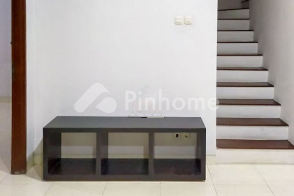 disewakan rumah modern semi furnished bintaro di bintaro - 6