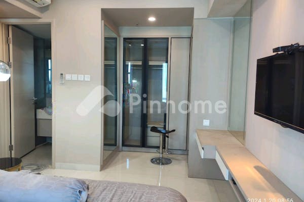disewakan apartemen 3 br full furnish private lift di apartemen la riz mansion pakuwon mall sby - 9