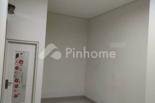 dijual rumah siap huni dekat rs di jl  moh  kahfi - 8