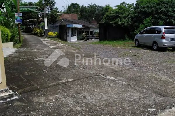 dijual tanah komersial lokasi bagus di jl  raya wates - 5