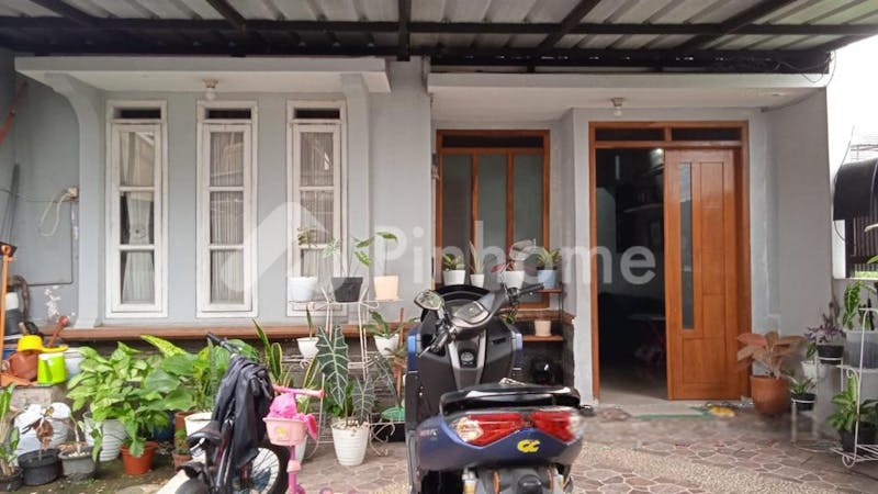 dijual rumah siap huni lokasi strategis di arcamanik di cisaranten - 4