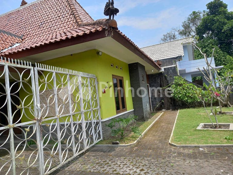 dijual rumah siap huni dekat rs di jl  kaliurang km 9 - 5