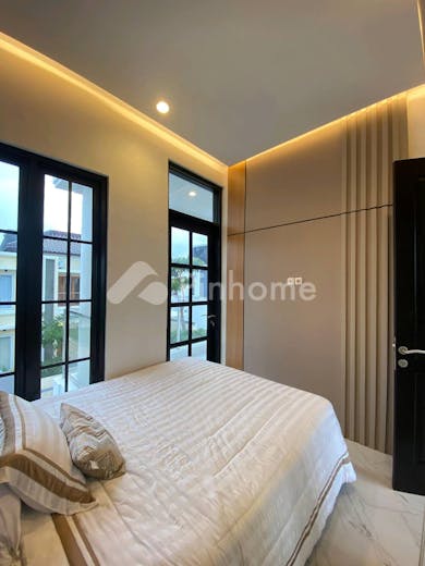 dijual rumah modern full furnished cluster de ghania di jl  purwomukti barat iii - 9