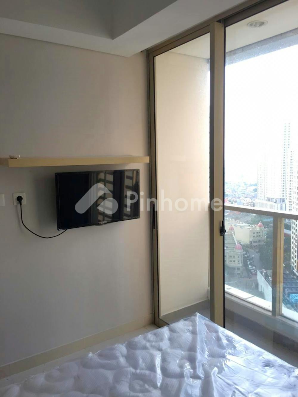 Disewakan Apartemen Jakarta Barat, Tanjung Duren di - TAMAN ANGGREK RESIDENCE - STUDIO FF, Luas 26 m², undefined KT, Harga Rp42,5 Juta per Bulan | Pinhome