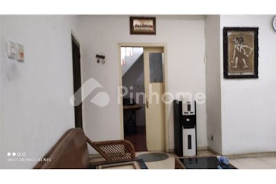 dijual rumah lokasi strategis di jl  cipinang - 2