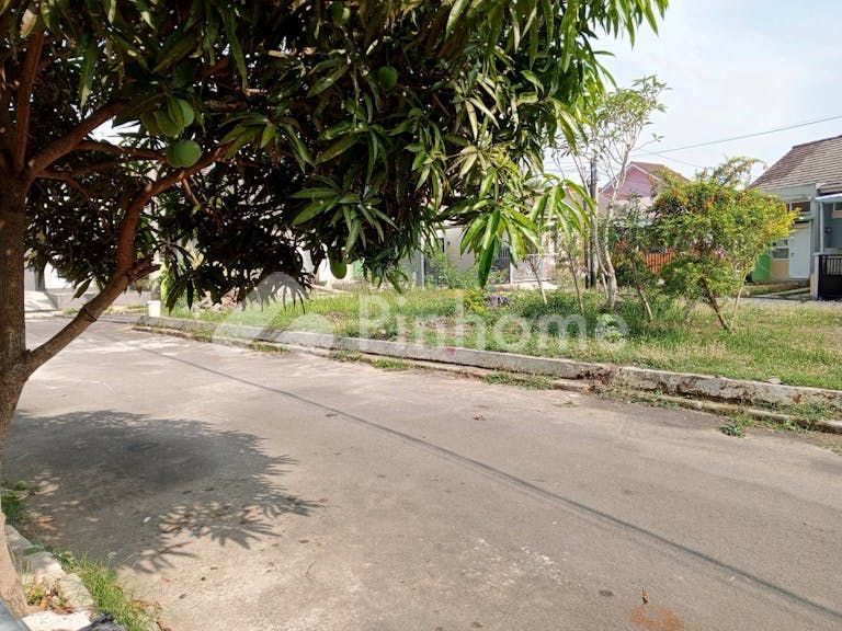 dijual rumah  overbooking take over  di jalan raya veteran windujanten - 10