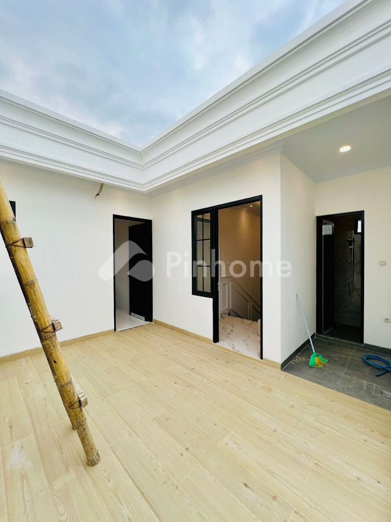 dijual rumah dekat gerbang toll andara jakarta selatan di jl moch kahfi 2 - 20