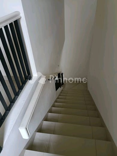 dijual rumah di survana sutera di suvarna sutera cluster bahana 8 - 13