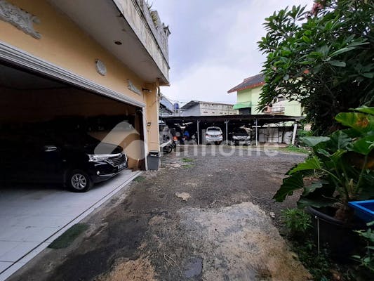 dijual rumah tanah luas bonus kost lokasi strategis di jl  siaga - 16