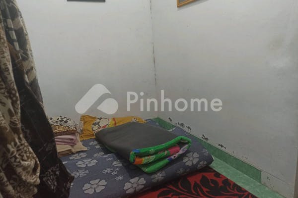 dijual rumah luas 620m2 full bangunan  siap pakai   terrdapat 3 kamar besar yang dilengkapi dengan ruang tamu  kamar tidur  dan kamar mandi  terdapat ruang produksi dan garasa yang sangat luas  sangat bagus untuk investasi tempat usaha karena multifungsi  lokasi strategis  lingkungan nyaman dan asri  penawaran harga terbaik dengan bunga kecil di menjangan - 2